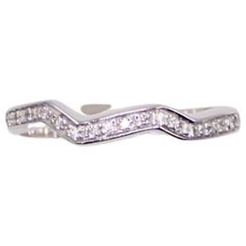 Autre Marque White gold diamond paving wave motif ring 750%O Silver hardware