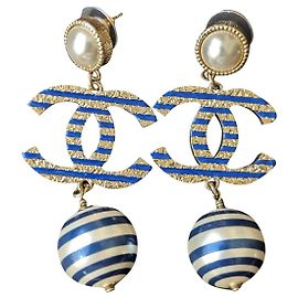 Chanel CC A19C-Logo La Pausa Perlen-Metall-gestreifte baumelnde Ohrringe-Box Blau