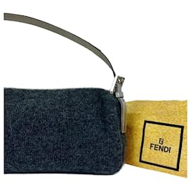 Fendi-Petit sac à bandoulière baguette en laine Fendi-Gris