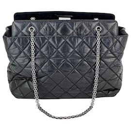 Chanel-Neuauflage einer Chanel-Einkaufstasche aus gealtertem Kalbsleder-Schwarz