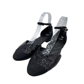 Chanel CC Sapatos de plataforma com detalhe de corrente em couro