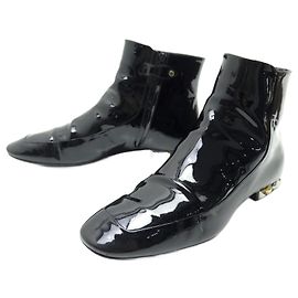 SAPATO TORNOZELO LOUIS VUITTON SIXTIES 40 Botins de couro envernizado Preto