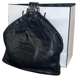 Bolsa Chanel de couro preta com logo Preto