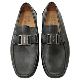 Salvatore Ferragamo-Salvatore Ferragamo Slip-On Loafers in Black Leather -Black
