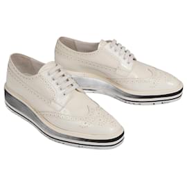 Prada-PRADA Chaussures à lacets T.UE 39 cuir de vachette-Blanc