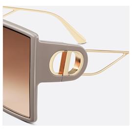Dior-30MONTAIGNE SU Übergroße, quadratische Sonnenbrille in warmem Taupe. Referenz: 30MTSUXR_55F1-Beige