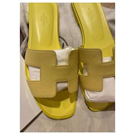 Hermès-Sandalen-Gelb