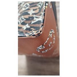 Sac à main Louis Vuitton Onthego GM Jungle en cuir noir léopard Noir Blanc Imprimé léopard Caramel