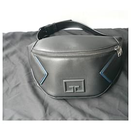 Givenchy-GIVENCHY Men's black leather belt bag BE RARE-Black
