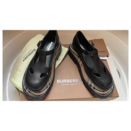 Burberry-Sandals-Black
