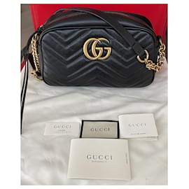 Gucci-GUCCI GG Marmont bolsa tiracolo matelassê pequena-Preto