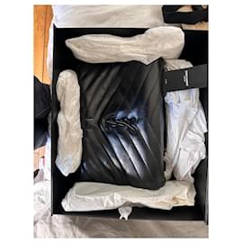 Yves Saint Laurent Loulou Schwarz