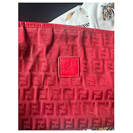 Fendi-Beauté pochette Fendi Monogram en rouge-Rouge