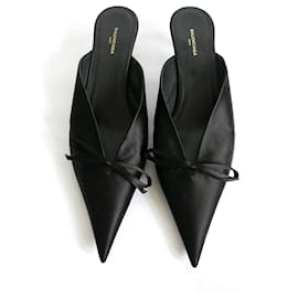 Balenciaga-Balenciaga knife point satin mules-Black