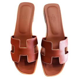 Hermès-HERMES Oran gold sandals-Brown