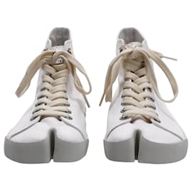 Maison Martin Margiela-Maison Margiela Tabi Vandal High Sneakers in White Canvas-White