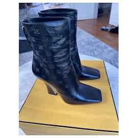 Fendi-ankle boots-Nero