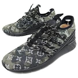 Louis Vuitton Black Suede & Rabbit Fur Lace-Up Jazzy Sneakers ref.830649 -  Joli Closet