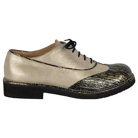 Scarpe Oxford stringate luccicanti bicolore Chanel Altro Stampa python
