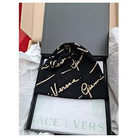 Versace-Cappello con motivo Versace GV Signature - Unisex (uomini / DONNE)-Nero