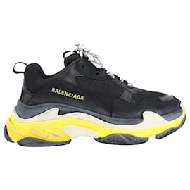 Balenciaga-Balenciaga Triple S Low Top Sneakers in Black/Yellow Polyurethane-Black