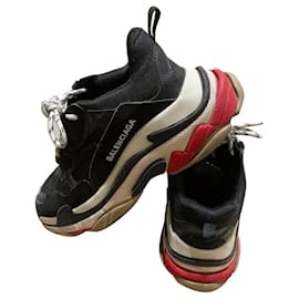 Balenciaga-Triple S-Black