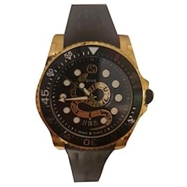 Gucci-Relógio de mergulho analógico de quartzo suíço com pulseira de borracha-Preto