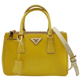 Prada-Prada Mini Galleria Tasche aus gelbem Lackleder-Gelb