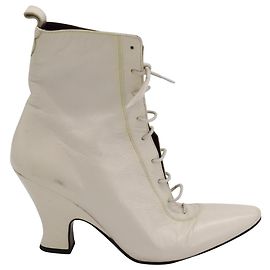 Marc Jacobs The Victorian Ankle Boots in White Leather White