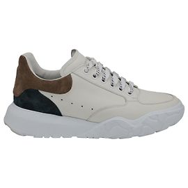 Alexander McQueen Baskets Basses Court en Cuir Crème Blanc Écru