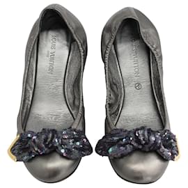Louis Vuitton-Flexible Ballerinas mit Paillettenschleife von Louis Vuitton aus silbernem Leder-Silber,Metallisch