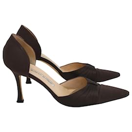 Manolo Blahnik-Manolo Blahnik Zapatos de salón en punta en satén marrón-Castaño