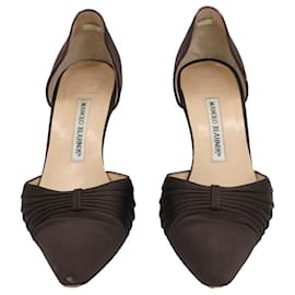 Manolo Blahnik-Manolo Blahnik Zapatos de salón en punta en satén marrón-Castaño
