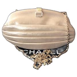 Chanel-Chanel limited edition medium Clutch bag iridescent gold leather with gold chain-Golden