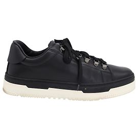 Valentino Garavani Low-Top-Sneaker aus schwarzem Leder Schwarz