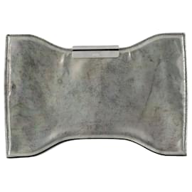 Alexander Mcqueen-Alexander Mcqueen Squeeze It Metal-Effect Clutch in Silver Leather-Silvery,Metallic