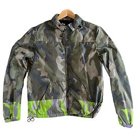 Valentino Garavani Cazadora bomber de nailon con estampado de camuflaje Multicolor
