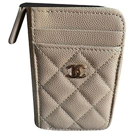 Tarjetero Chanel con cremallera Beige