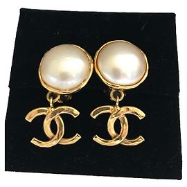 Orecchini Chanel con logo CC e perla oro Gold hardware