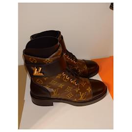 Louis Vuitton Brown Suede/Shearling Ranger Wonderland Combat Boots 38.5