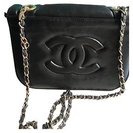 Sac à main Chanel en cuir noir Noir