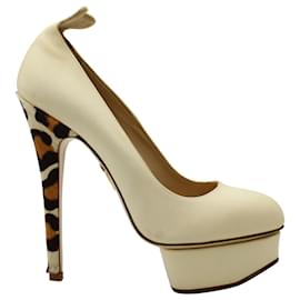 Charlotte Olympia-Zapatos de salón con tacón de leopardo y plataforma Charlotte Olympia en nailon color crema-Blanco,Crudo