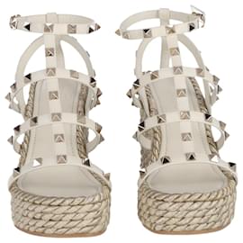 Valentino Garavani-Valentino Garavani Rockstud Caged Wedge Sandals 95 in Ivory Calfskin Leather-White,Cream