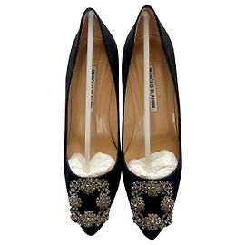 Manolo Blahnik Hangisi Pumps Black Satin Black