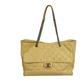 Chanel-CHANEL Couro de bezerro vitrificado com aba grande bolso frontal bolsa bege ferragens bronze-Bege