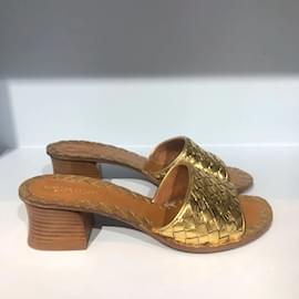 Bottega Veneta-BOTTEGA VENETA  Sandals T.EU 35.5 Leather-Golden