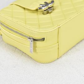 Chanel-CC-Box-Kameratasche-Gelb