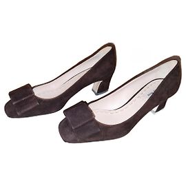 Escarpins Miu Miu en daim marron foncé avec nœud Marron foncé