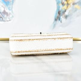 Chanel-Borsa media con patta foderata in lana-Bianco