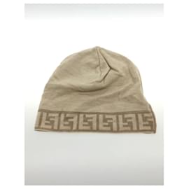 Fendi-**Boné Bege Malha Fendi-Bege